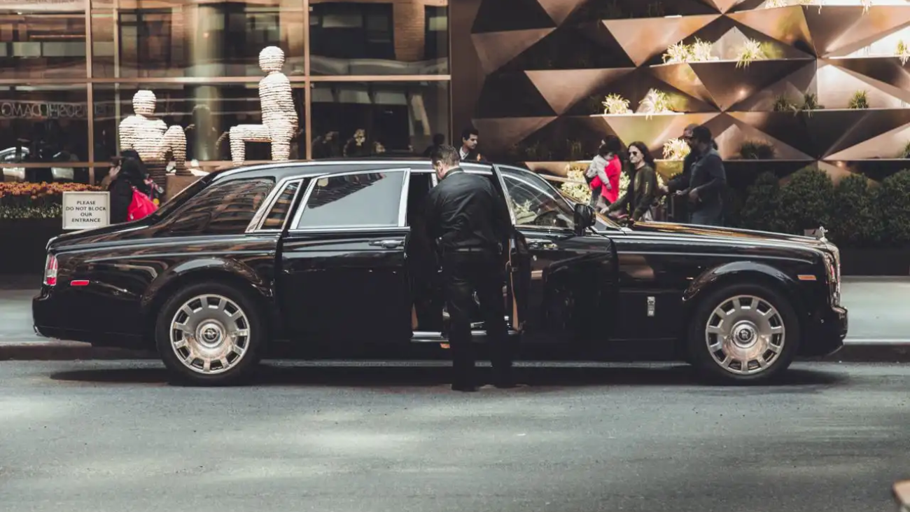 How to Open and Manage an Executive Black Car Corporate Account